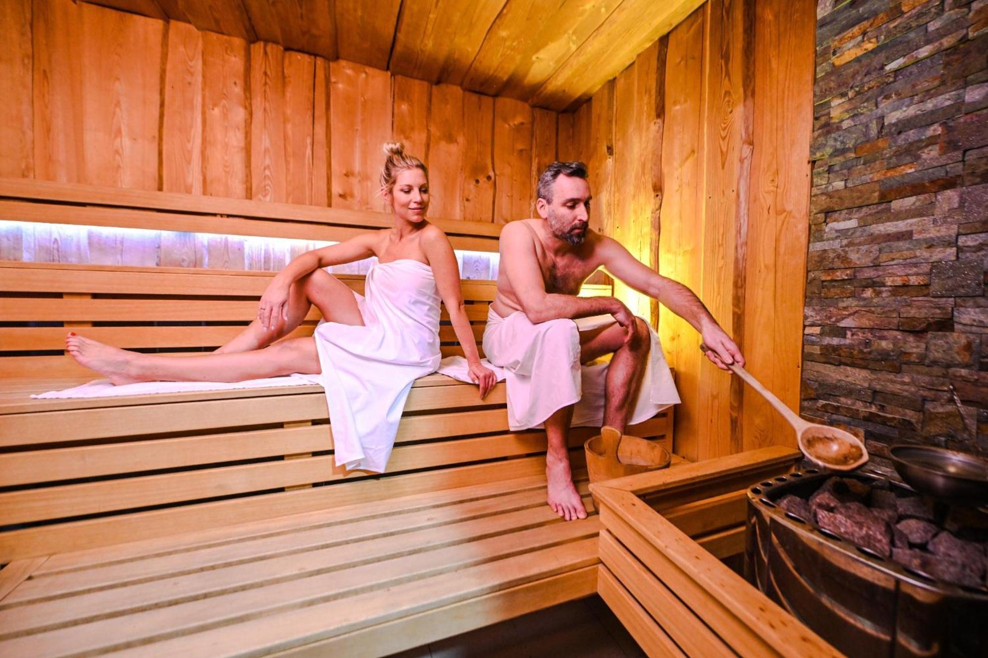 Wellness Hotel Hluboky Dvur Hrubá Voda Exterior foto